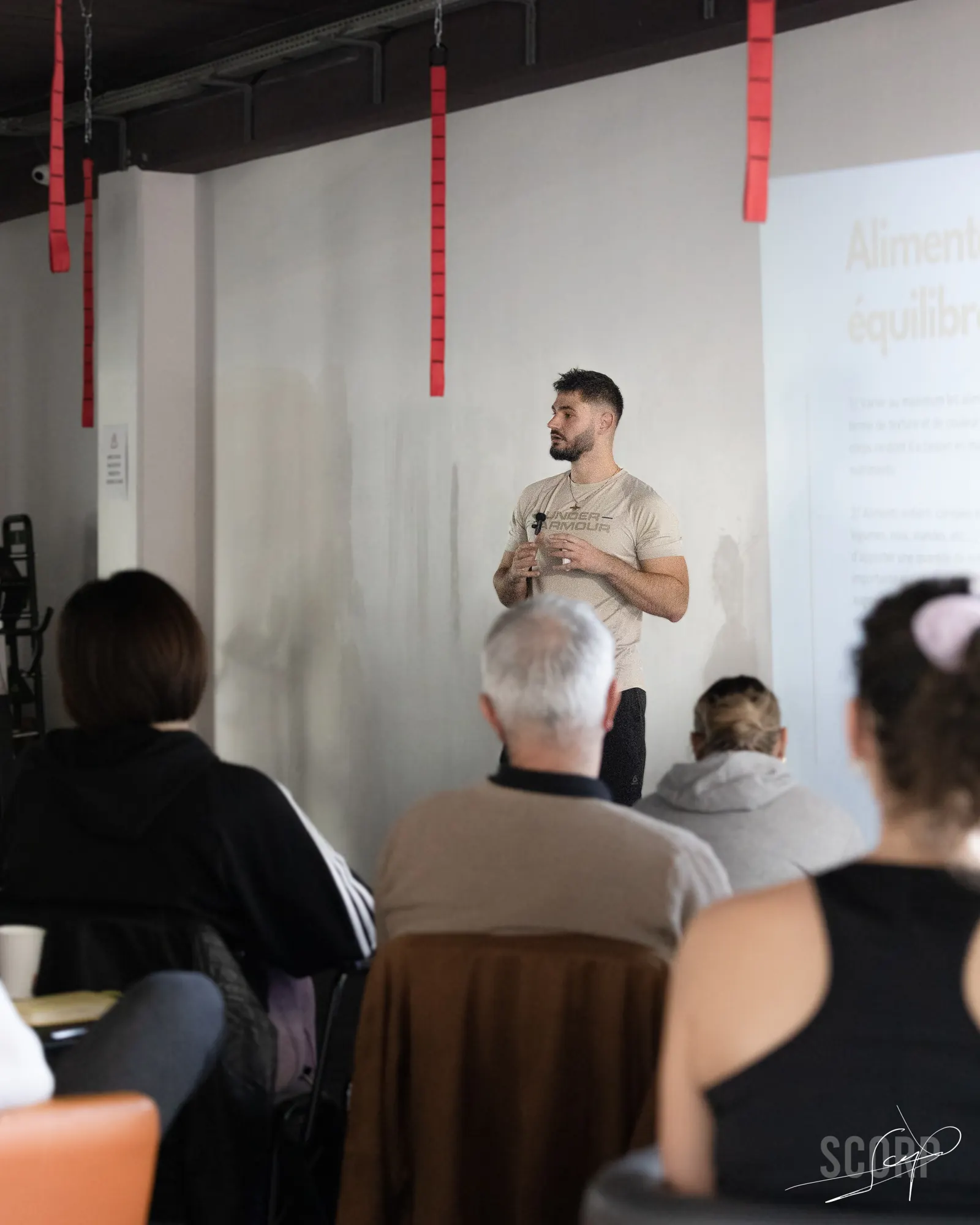Intervention santé et performance devant les collaborateurs d'une entreprise