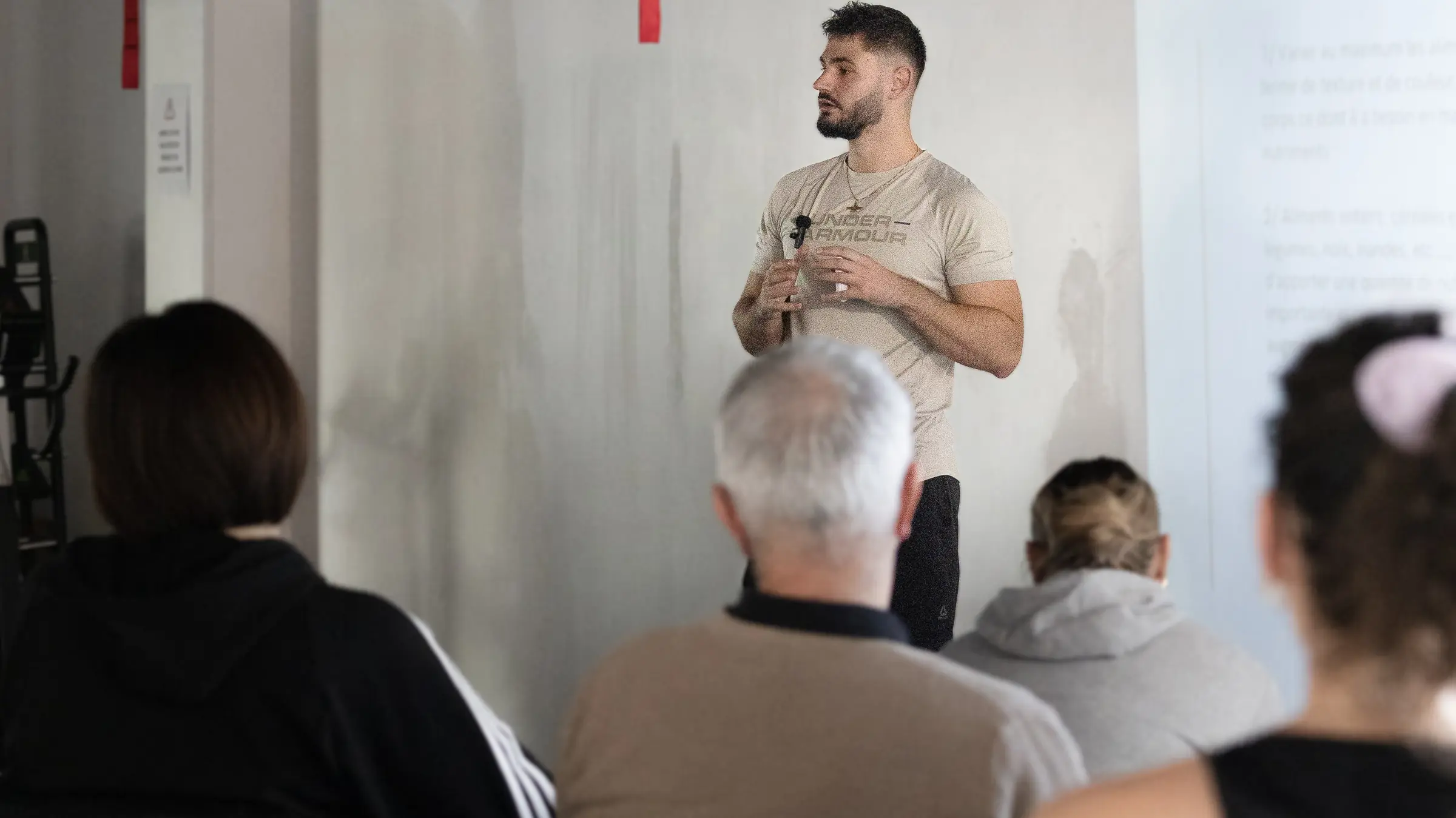 Thibault Meny en conférence devant les collaborateurs d'une entreprise